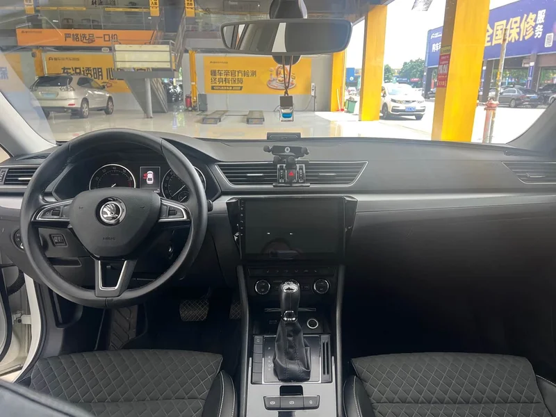 Skoda Superb — фото 6