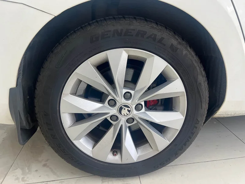 Skoda Superb — фото 8