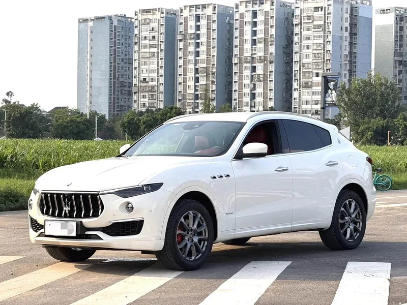 Maserati Levante — фото 1