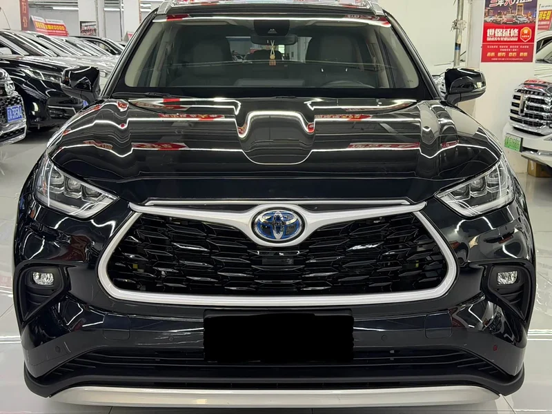 Toyota Highlander — фото 1
