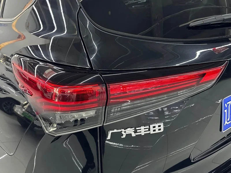 Toyota Highlander — фото 11