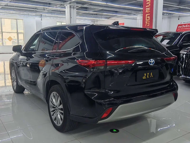 Toyota Highlander — фото 11