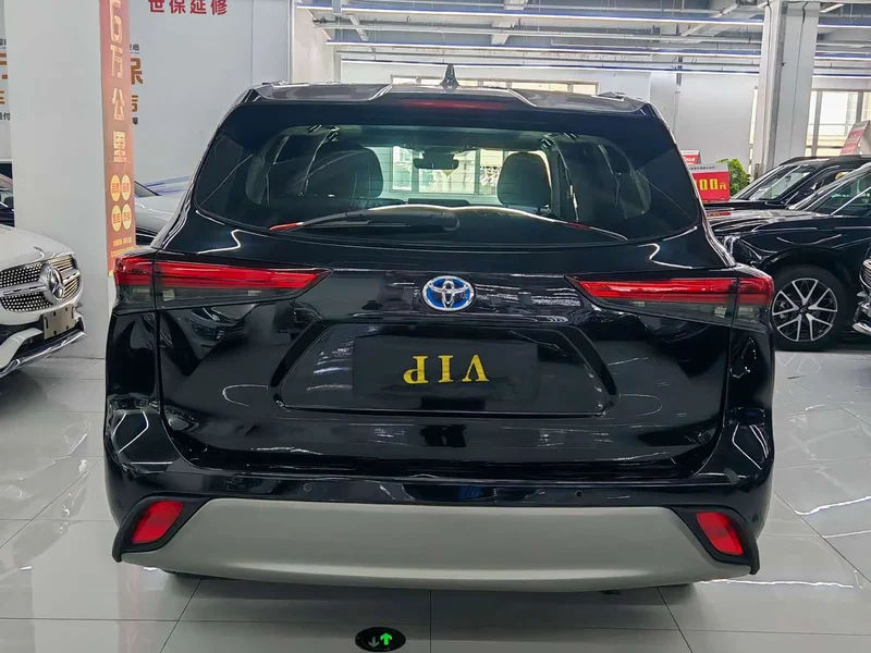 Toyota Highlander — фото 10