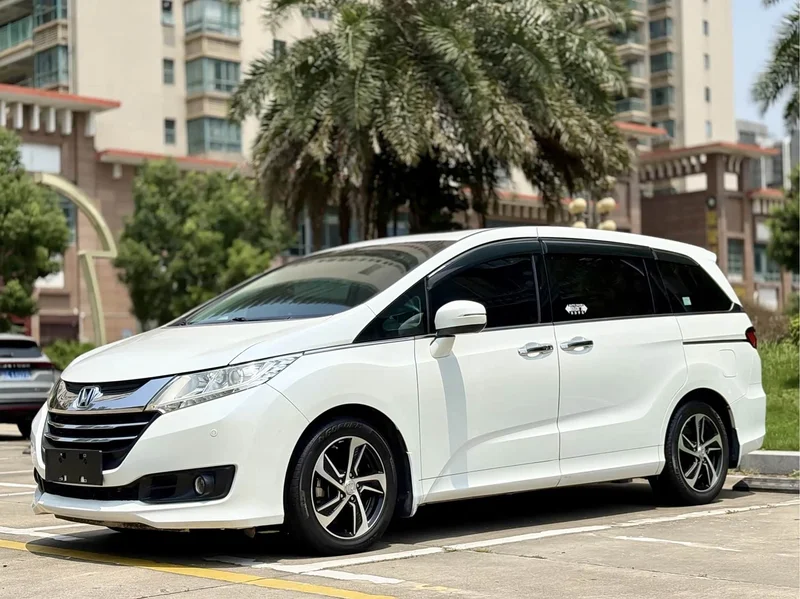 Honda Odyssey — фото 1