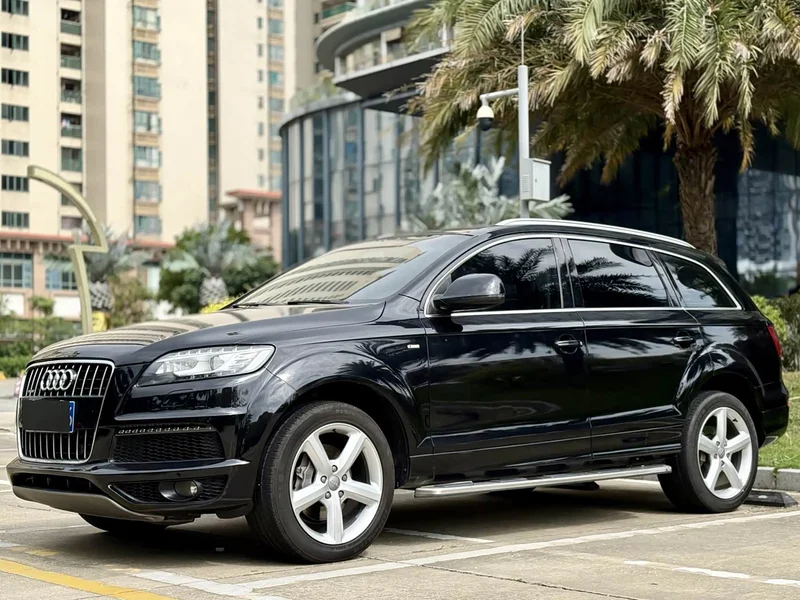 Audi Q7 — фото 1