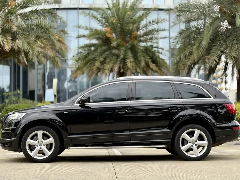 Audi Q7 — фото 13