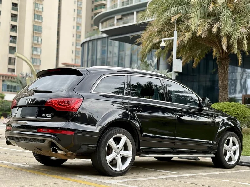 Audi Q7 — фото 16