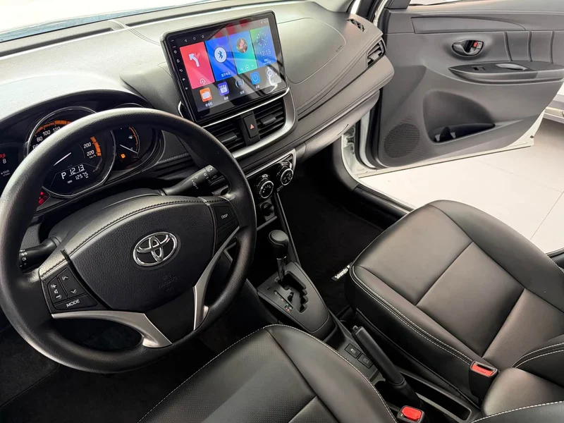 Toyota Yaris L — фото 12