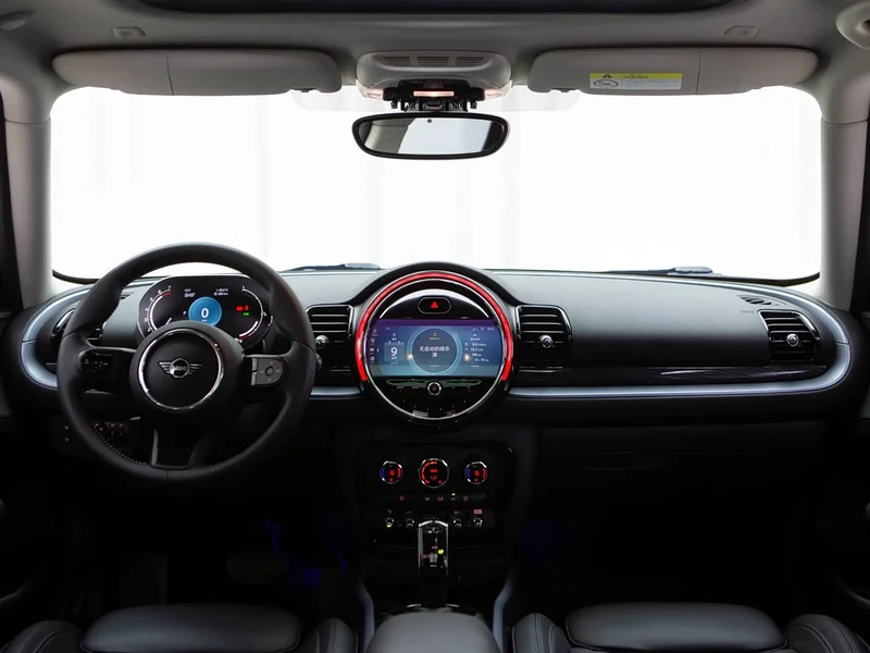 MINI CLUBMAN — фото 11