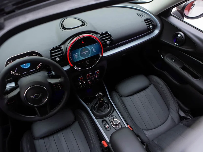 MINI CLUBMAN — фото 9