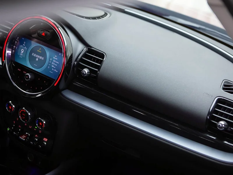 MINI CLUBMAN — фото 10
