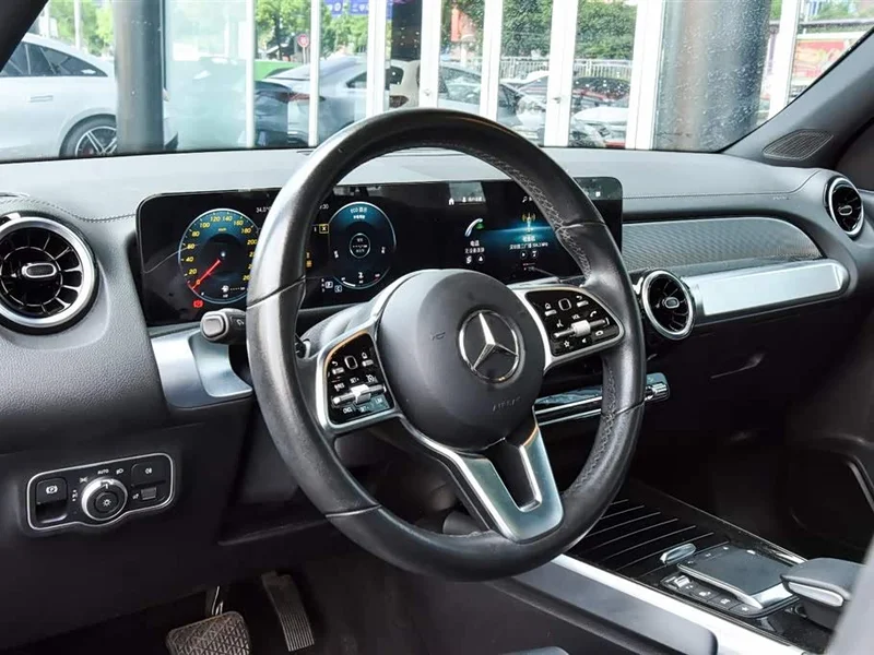 Mercedes-Benz GLB — фото 14