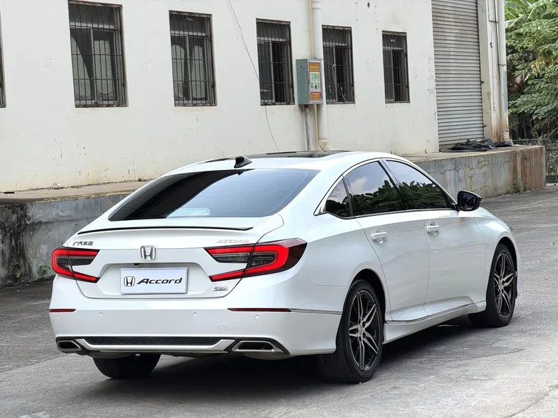 Honda Accord — фото 5