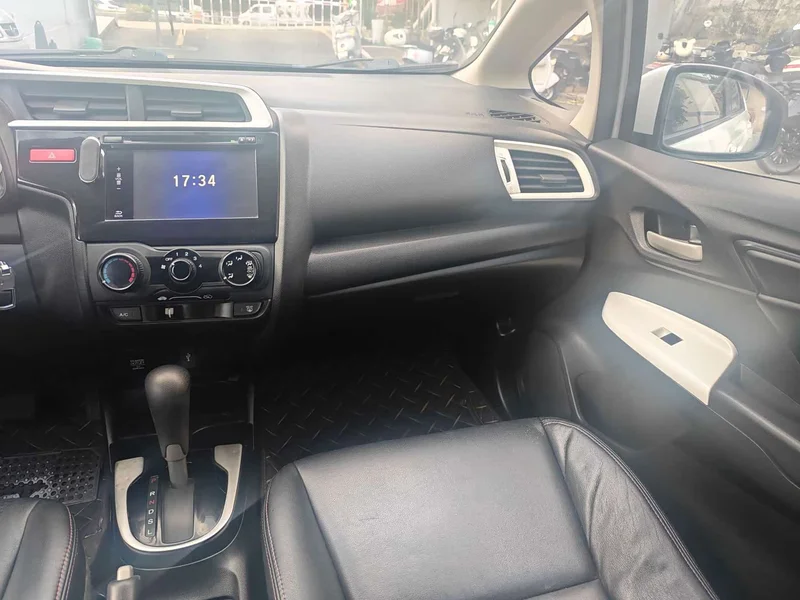 Honda Fit — фото 11
