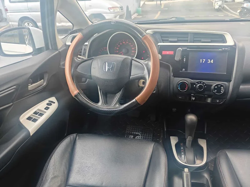 Honda Fit — фото 10