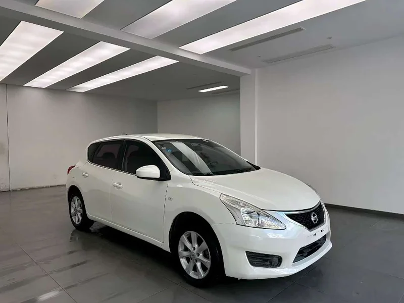 Nissan Tiida — фото 3