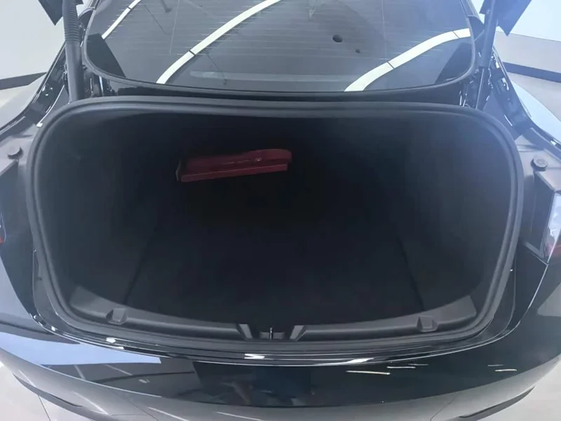Tesla Model 3 — фото 4
