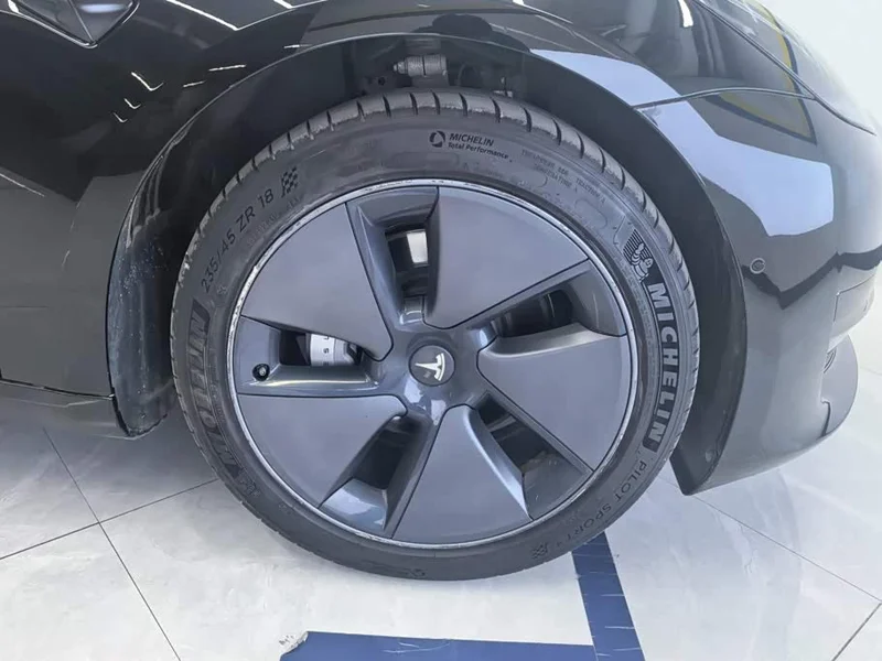 Tesla Model 3 — фото 6