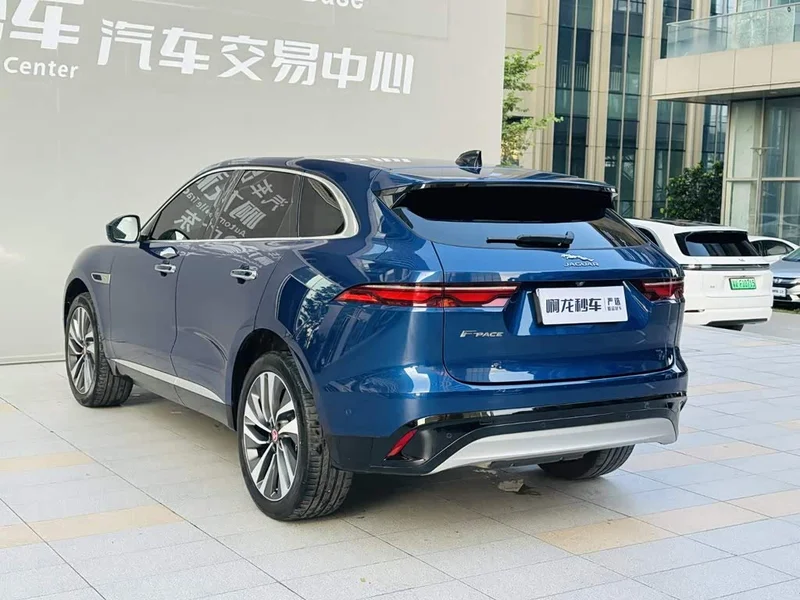 Jaguar F-PACE — фото 17