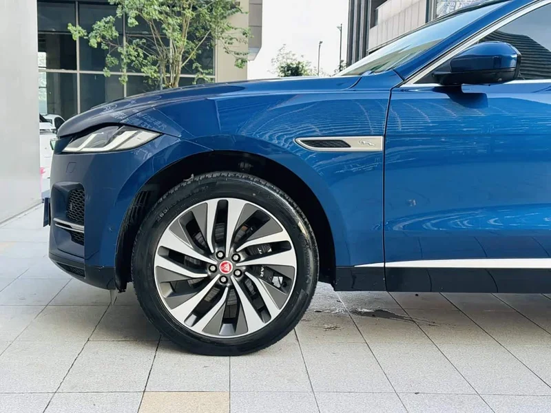 Jaguar F-PACE — фото 22