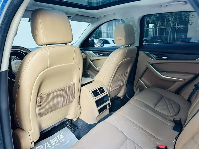Jaguar F-PACE — фото 10