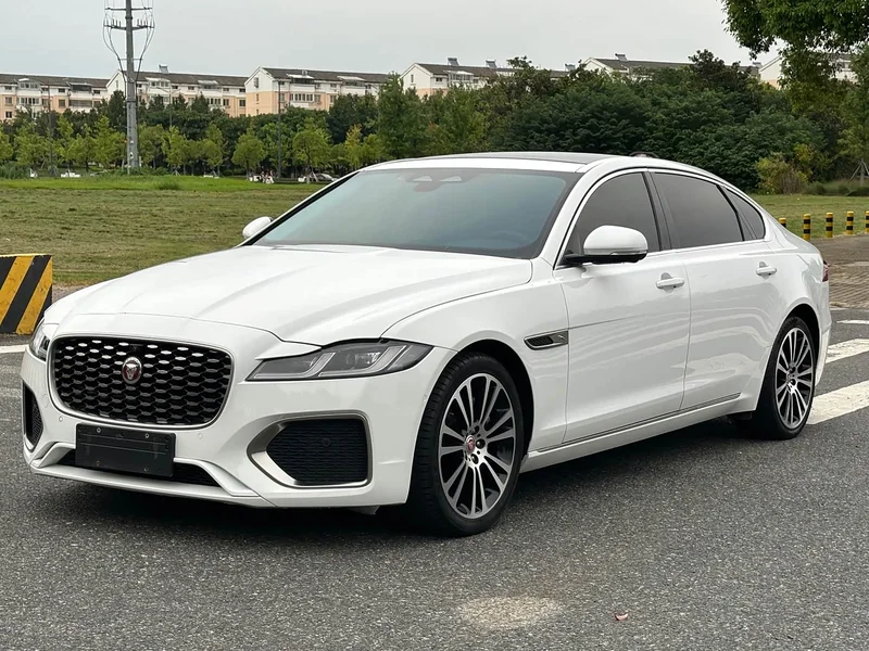 Jaguar XFL — фото 1