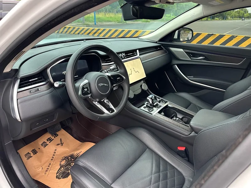 Jaguar XFL — фото 12