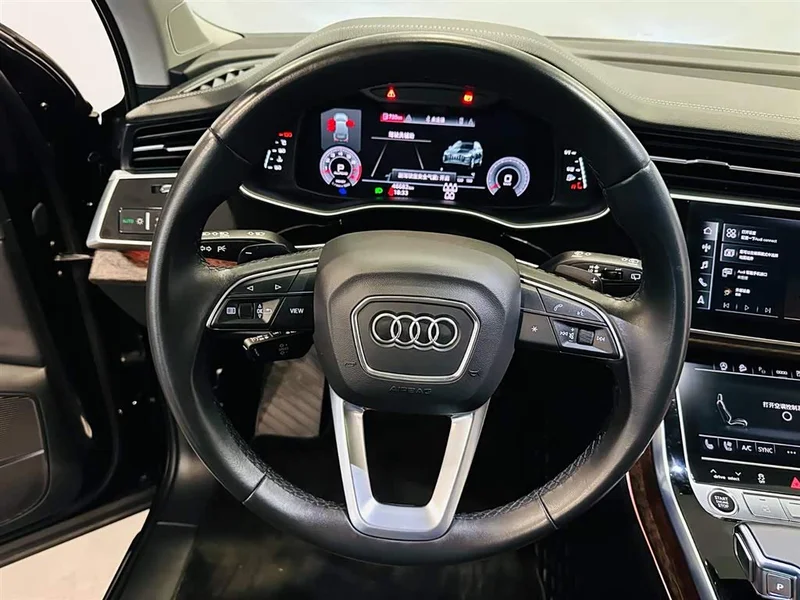 Audi Q7 — фото 14