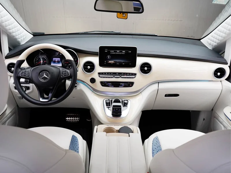 Mercedes-Benz V-Class — фото 14