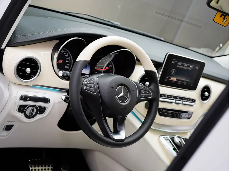 Mercedes-Benz V-Class — фото 10