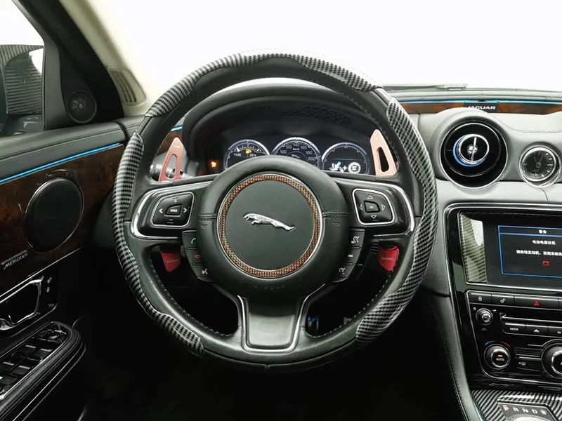 Jaguar XJ — фото 11