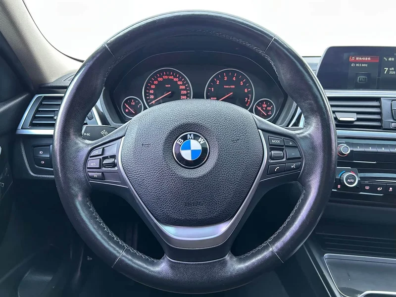 BMW 3-Series — фото 17