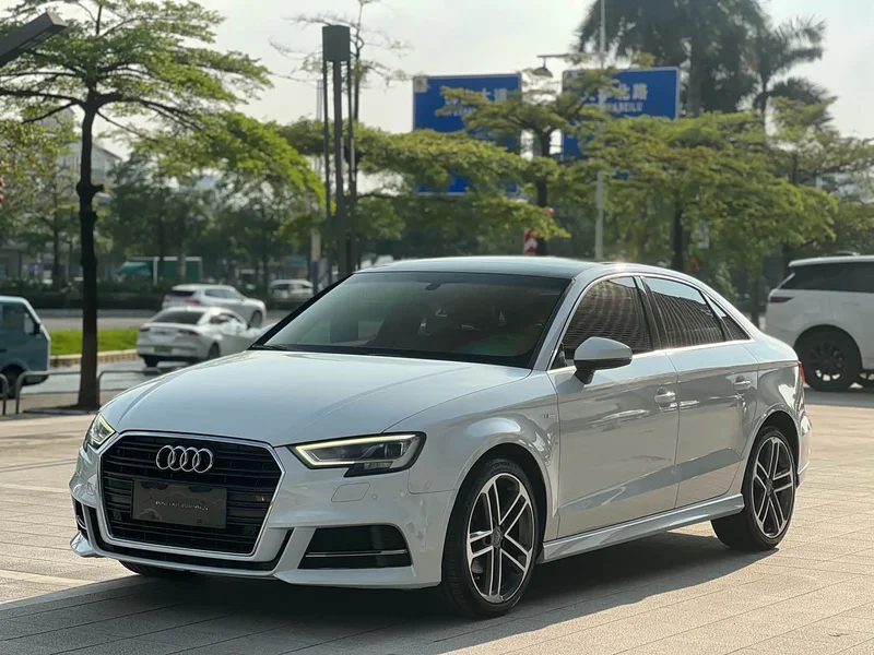 Audi A3 — фото 1