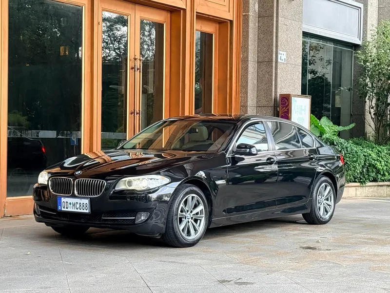 BMW 5-Series — фото 1