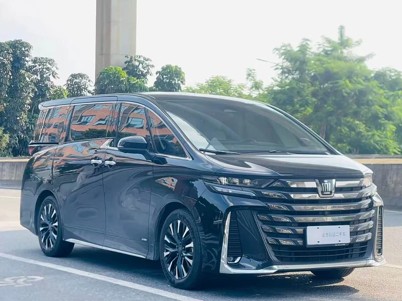 Toyota Vellfire — фото 2