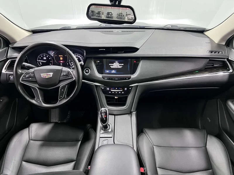 Cadillac XT5 — фото 11