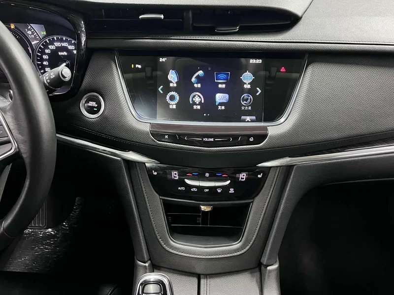 Cadillac XT5 — фото 14