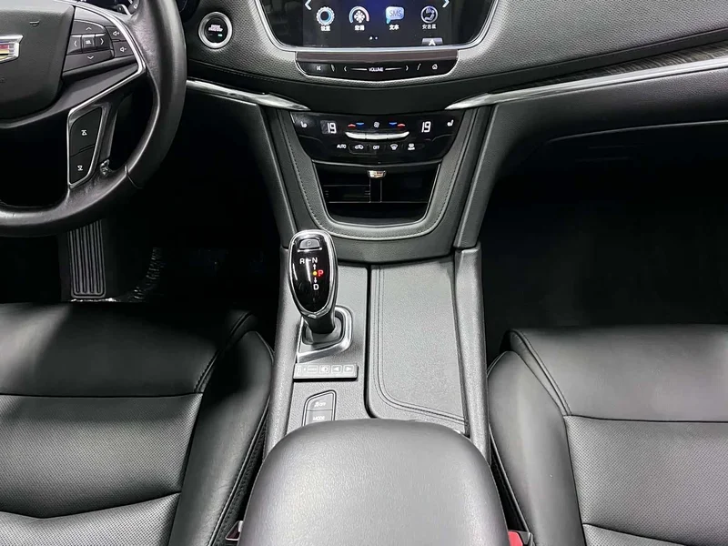 Cadillac XT5 — фото 15