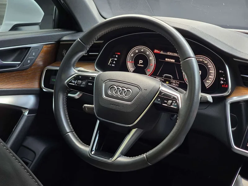 Audi A6L — фото 15