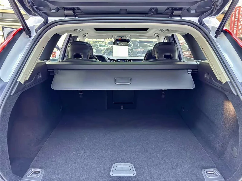 Volvo XC60 — фото 15
