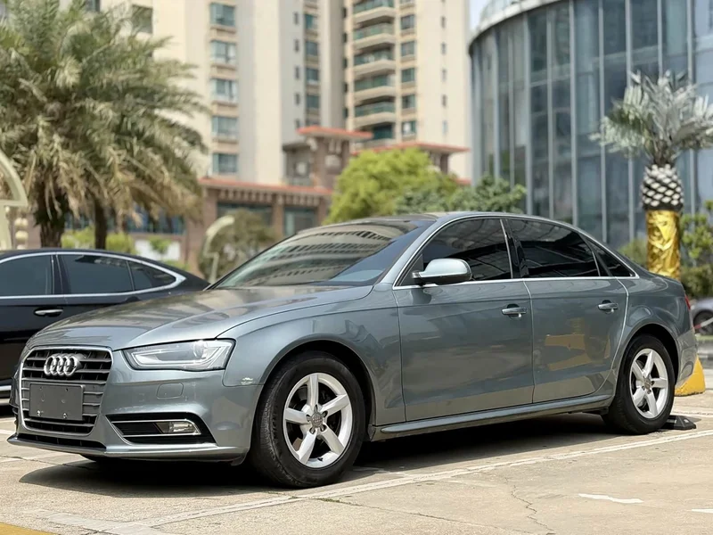Audi A4L — фото 1
