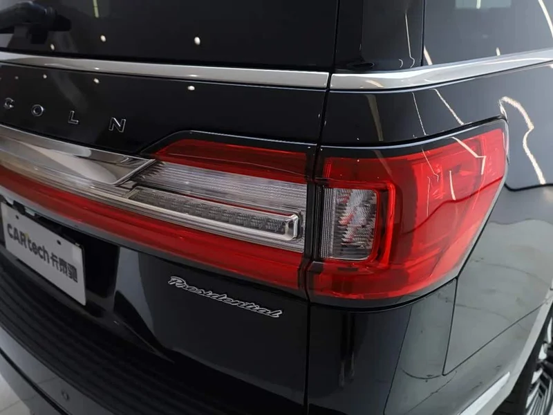Lincoln Navigator — фото 11