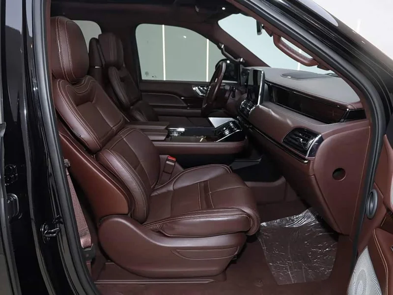 Lincoln Navigator — фото 15
