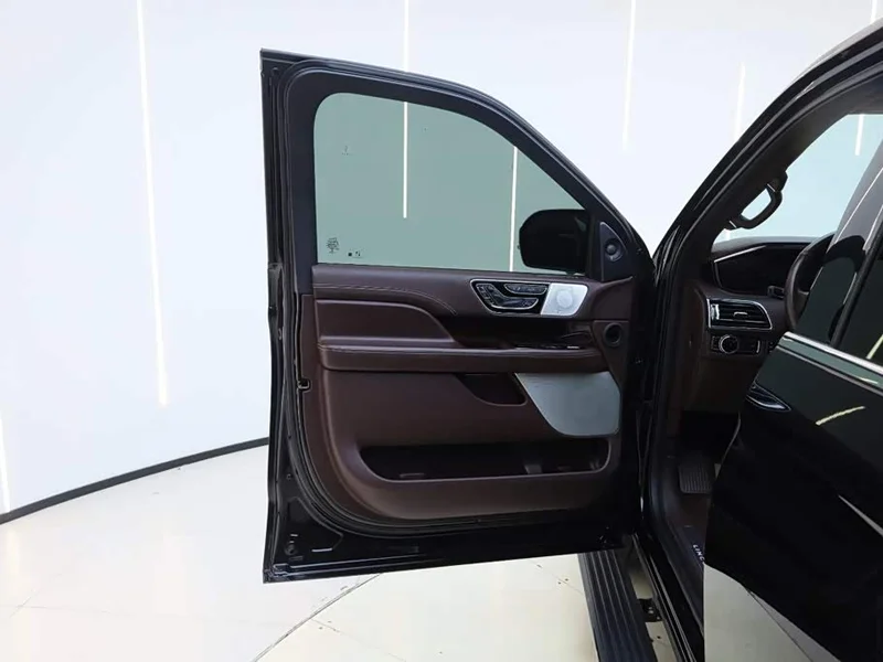 Lincoln Navigator — фото 16