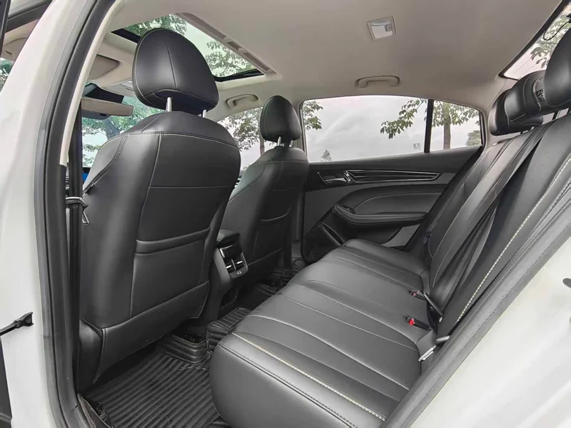 Roewe i5 — фото 8
