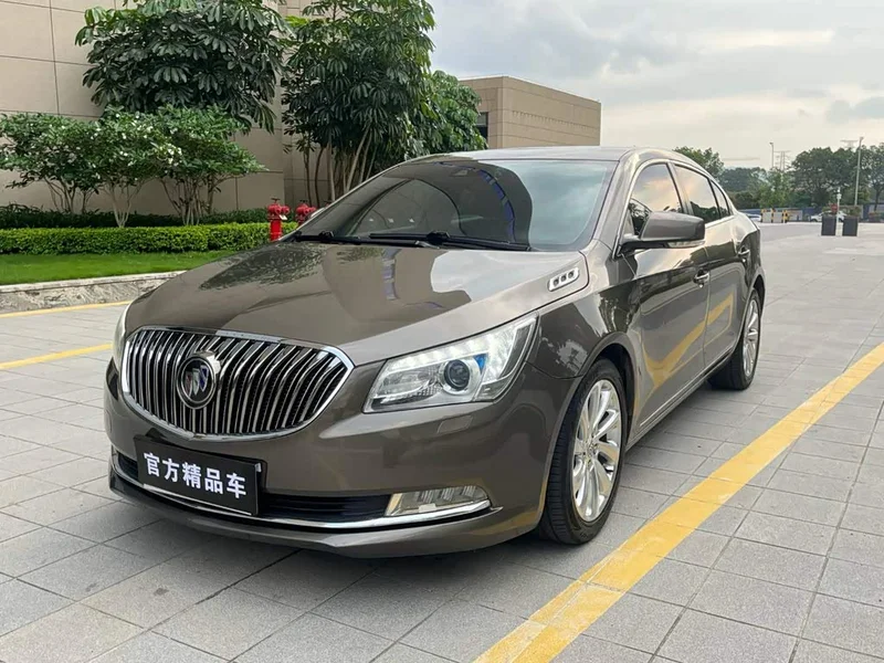 Buick LaCrosse — фото 1
