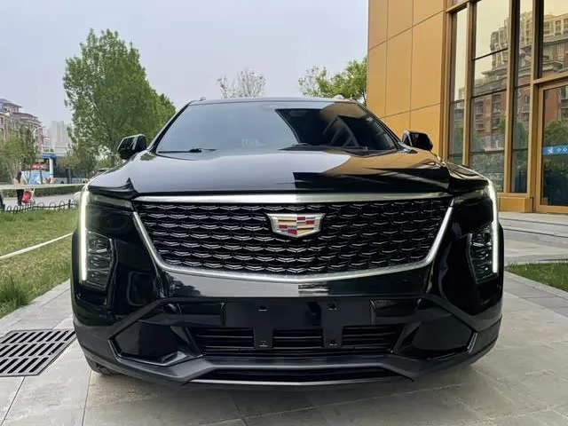 Cadillac XT4 — фото 1