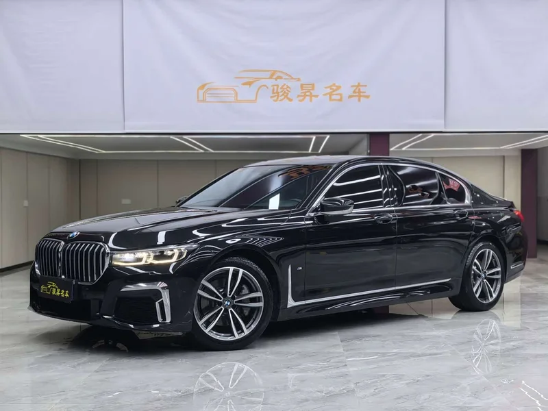 BMW 7-Series — фото 1
