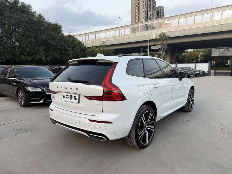 Volvo XC60 PHEV — фото 11