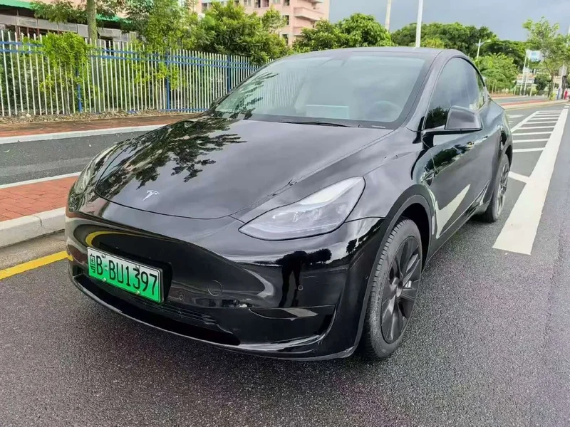 Tesla Model Y — фото 1
